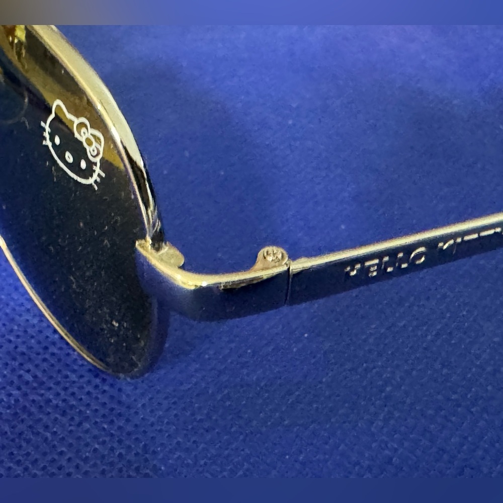 Sanrio Hello Kitty Sunglasses - Pre-loved EUC like new with unbranded pouch